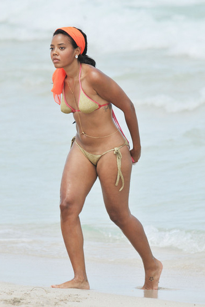 Angela Simmons à la plage à Miami