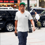 Jay-Z détendu alors qu’il se rend au bureau à New York