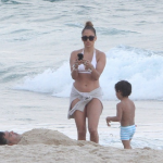 jennifer-lopez-a-la-plage-avec-ses-jumeaux-mas-et-emme