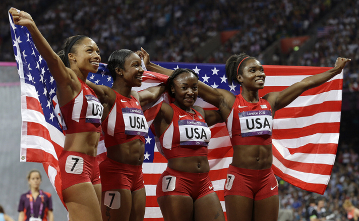L’équipe américaine d’athlétisme réussit haut les mains et écrasent le record olympique au relais 4 x 100 m