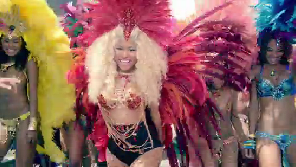 Nicki Minaj tourne une vidéo pour son tube “Pound The Alarm”