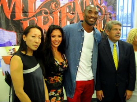 Kobe Bryant et Vanessa aident les jeunes sans-abri à Los Angeles