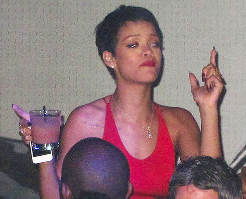 Rihanna complètement ivre un beau matin à Las Vegas