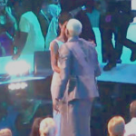 Chris Brown & Rihanna s’embrassent aux VMA MTV Awards 2012