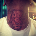 Chris Brown dévoile son nouveau tatouage: un lion