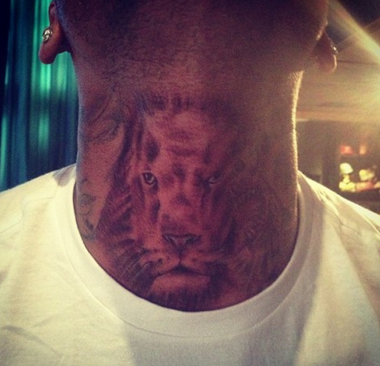 Chris Brown dévoile son nouveau tatouage: un lion