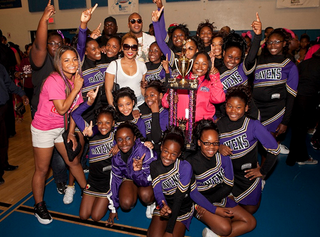 Christina Milian, Trina et Flo Rida encourage des cheerleaders