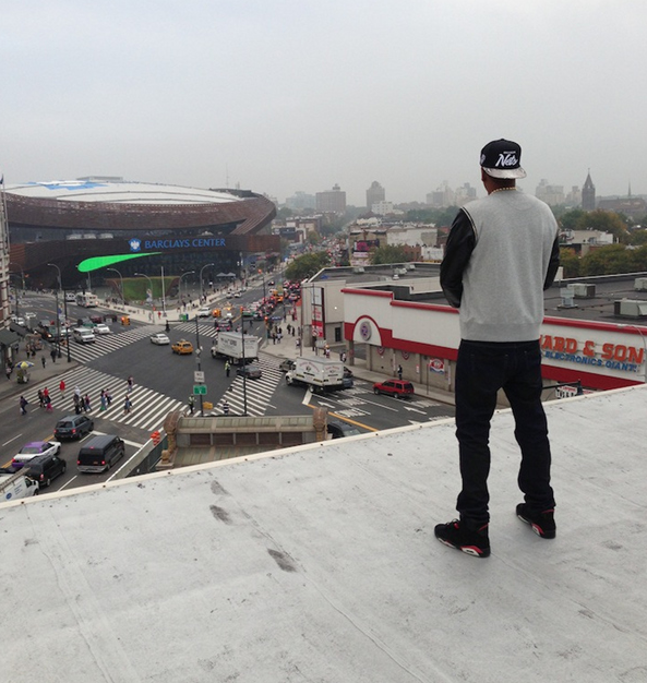 Jay-Z devant le Barclays Center