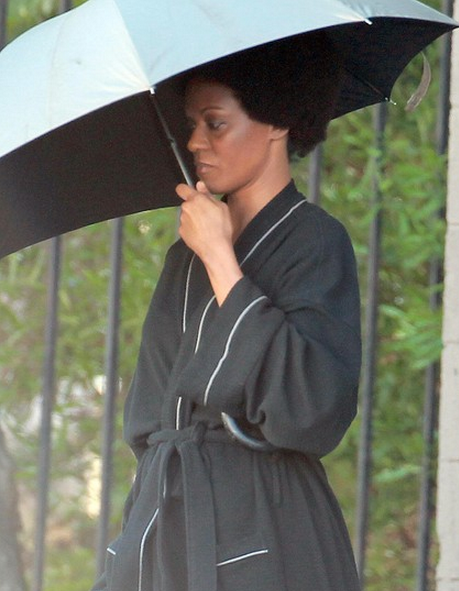 Zoe Saldana poursuit le tournage de “Nina Simone” pourtant la polémique enfle