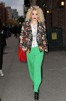 Rita Ora s’entretient avec David Letterman pour “The Late Show”
