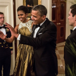 Barack et Michelle Obama accueillent leurs invités au Kennedy Center