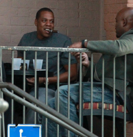 Jay-Z savoure un bon cigare à New Orleans
