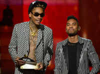 Wiz Khalifa et Miguel interprètent “Adorn” aux Grammy Awards