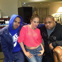 Jennifer Lopez et Chris Brown travaillent en studio avec le producteur Cory Rooney