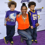 Garcelle Beauvais et ses jumeaux lors d’une soirée pour les Lakers