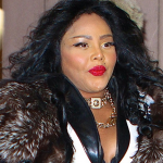 Lil Kim, tout bouffie, enregistre une émission pour MTV