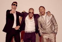 Robin Thicke featuring T.I. et Pharrell Williams – “Blurred Lines”
