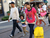 Russell Simmons fait du shopping avec ses enfants
