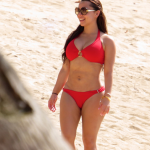 Adrienne Bailon profite de la plage de Porto Rico avec son fils