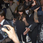 Kim Kardashian adore se faire matraquer par les paparazzi