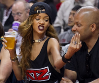 Rihanna était au match des Lakers avec Jay Brown