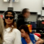 Rihanna est comme tous les américains, elle fait ses courses au Wal-Mart!