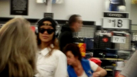 Rihanna est comme tous les américains, elle fait ses courses au Wal-Mart!