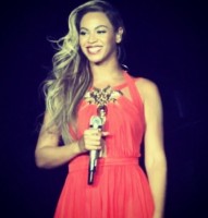 Beyonce interprète “Standing In The Sun”