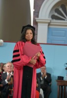 Oprah Winfrey obtient son doctorat de l’université Harvard