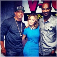 Ja Rule aux côtés de Adrienne Bailon et Big Tigger à V-103