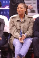 Queen Latifah savoure un match de Basket