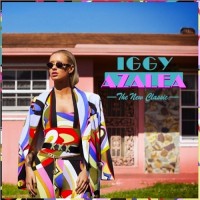 Iggy Azalea présente la couverture de The New Classic