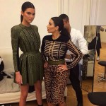 Kim Kardashian et sa cadette Kendall Jenner au défilé de Balmain