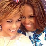 Jennifer Lopez pose avec Michelle Obama