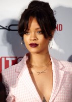 Rihanna soutient M•A•C AIDS Fund pour la lutte contre le Sida