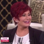 Sharon Osbourne perd une dent blanche pendant son show TV