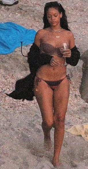 Rihanna bikini new year 2015