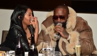 Rick Ross célèbre son anniversaire avec sa petite amie à Atlanta