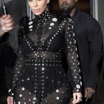 Kim Kardashian tout en noir aux CFDA Fashion Awards 2015