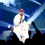 Chris Brown interprète  “Liquor” “Ayo” et “Post To Be” en compagnie de Tyga et ses amis