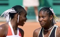 Serena et Venus Williams se qualifient pour les huitièmes de finale lors desquelles elles s’affronteront