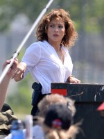 Jennifer Lopez adopte une coupe courte pour le tournage de Shades Of Blue, puis une sortie avec Casper Smart