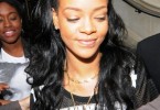 rihanna-a-londres-en-jaune-et-noir