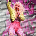 Nicki Minaj poursuit sa tournée Pink Friday Reloaded à Miami, Lil Wayne est invité