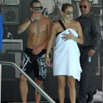 Jennifer Lopez et Casper Smart à la piscine à Miami