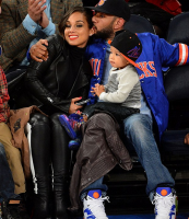 Alicia Keys, Swizz Beatz et leur fils Egypt assistent au match des Knicks