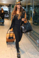 Alexandra Burke prend l’avion et partage cela avec ses fans sur Twitter!