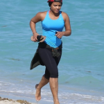 Christina Milian fait du jogging à la plage