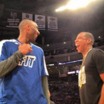 Jay-Z et Kobe Bryant sur le cours avant le match des Lakers