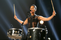 Alicia Keys met le feu aux Grammy Awards